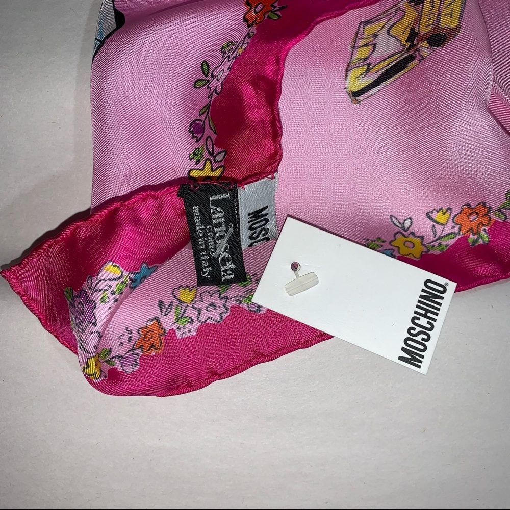 NWT authentic MOSCHINO Four Types of Women SILK SCARF bubble gum pink - Picture 6 of 12